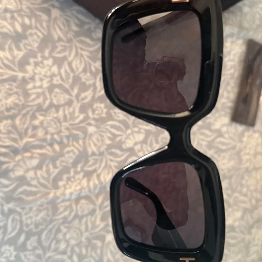 New Authentic  TOM FORD Esme Sunglasses Black & Gold